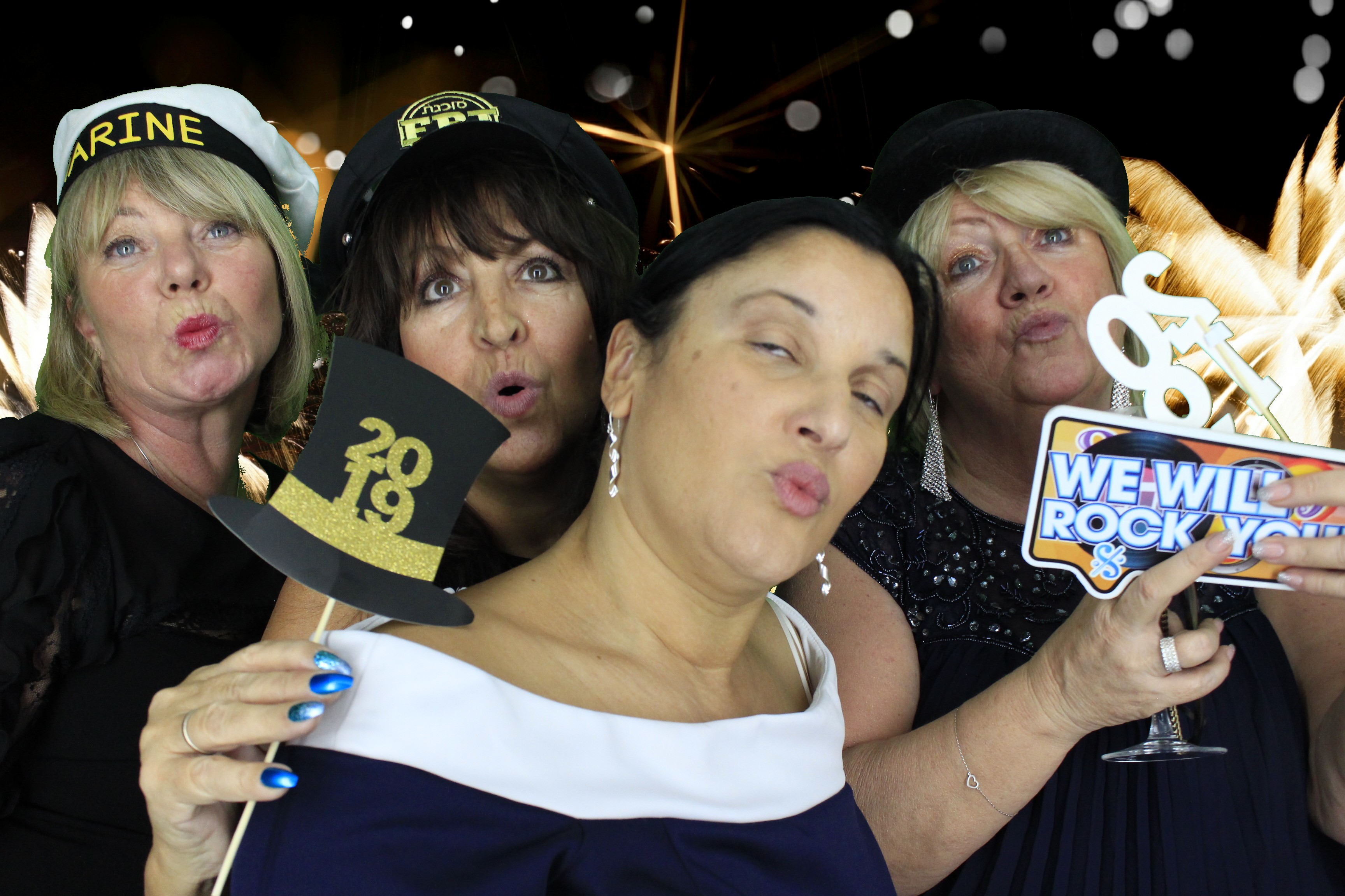 New Years Eve Party Silvermere | View more photos from the event at gallery.myphotoboothexperience.co.uk/u/MyPhotoBoothExperienceLtd/New-Years-Eve-Party-Silvermere